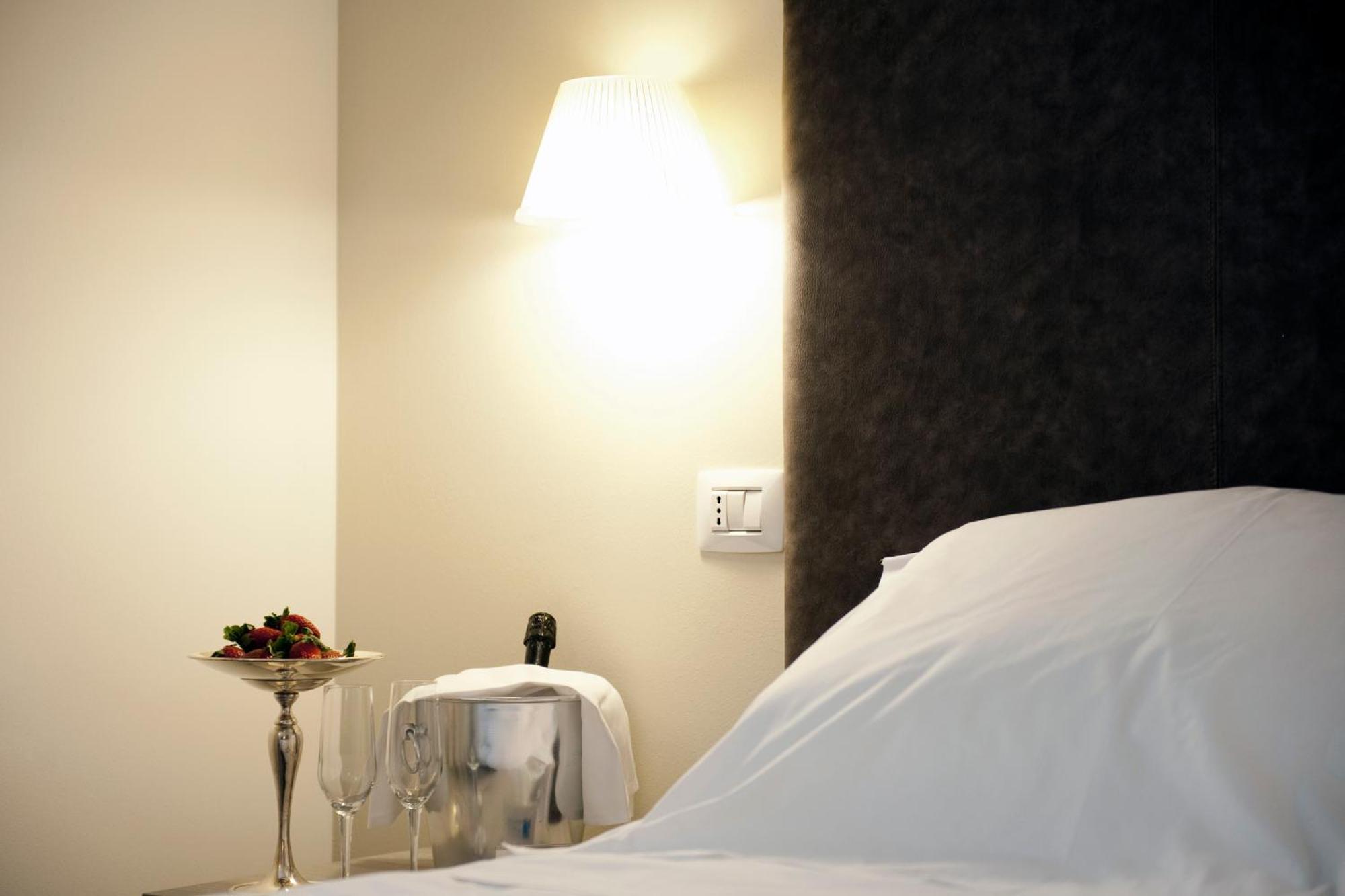 Double or Twin Room,11959163:JPEG